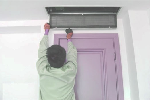 中央空调清洗方法揭秘：家用实操与专业处理的正确选择